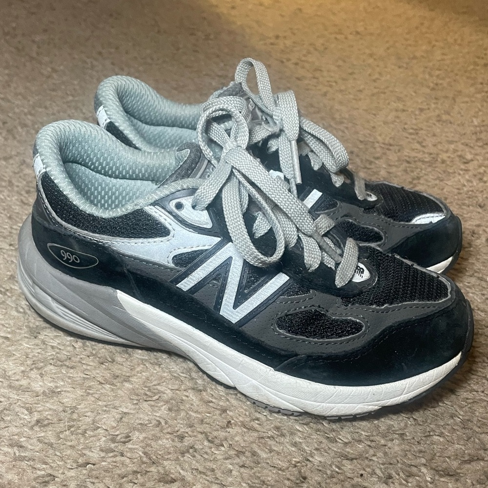 New Balance 990 V6
Boys' Grade School
